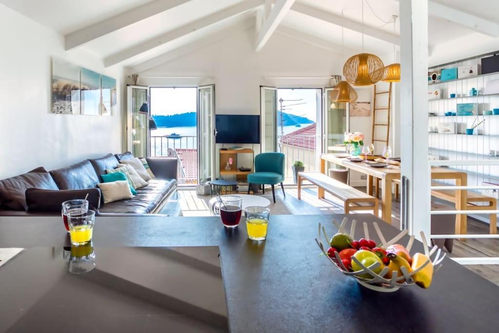 #40 Bright Sea View Suite For 6 2Mins Walk Port & Sea Villefranche-sur-Mer Kültér fotó